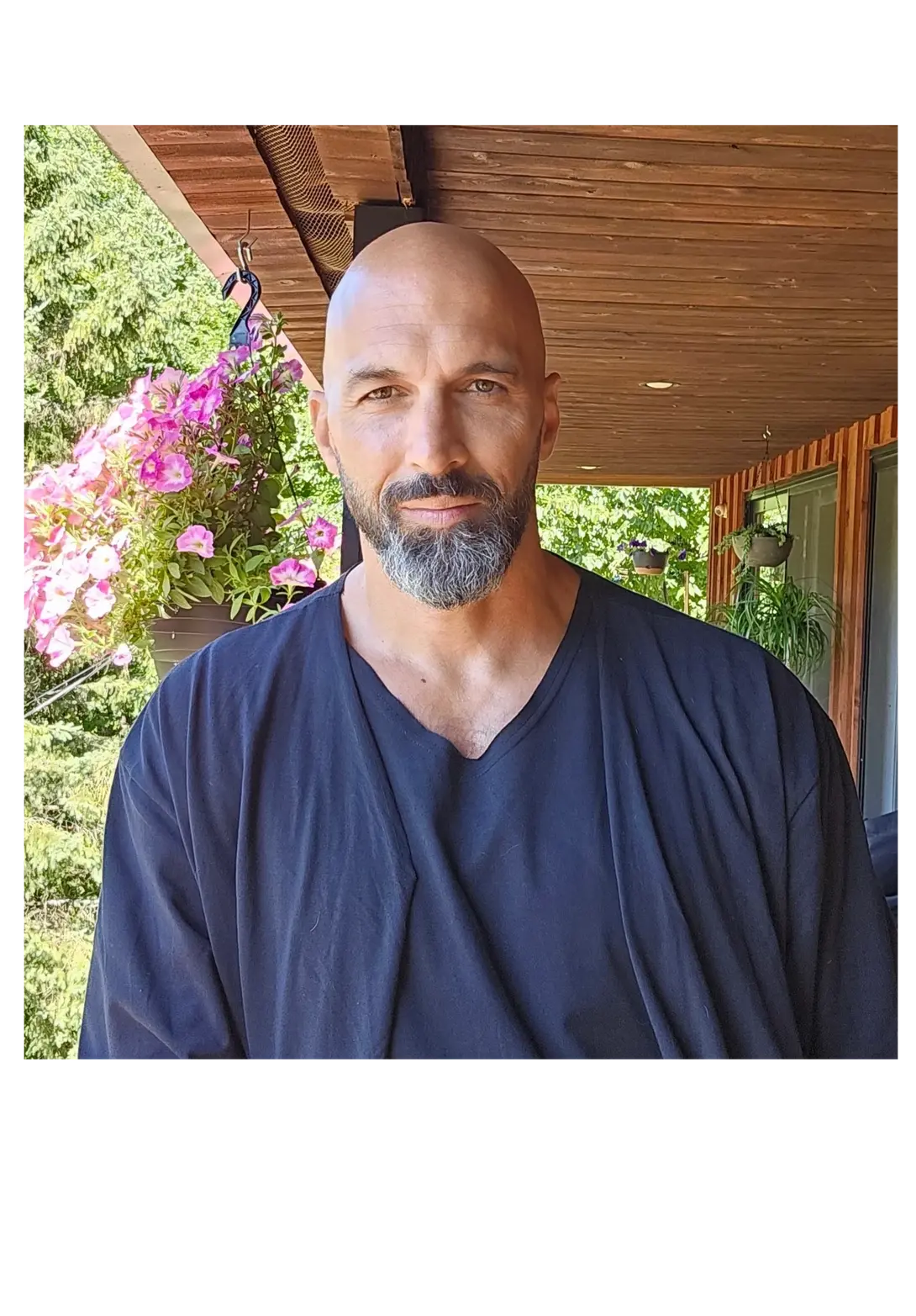 Tommy Ward, Spinal Energetics and QHHT practitioner, outdoors in natural light in Saint-Sauveur